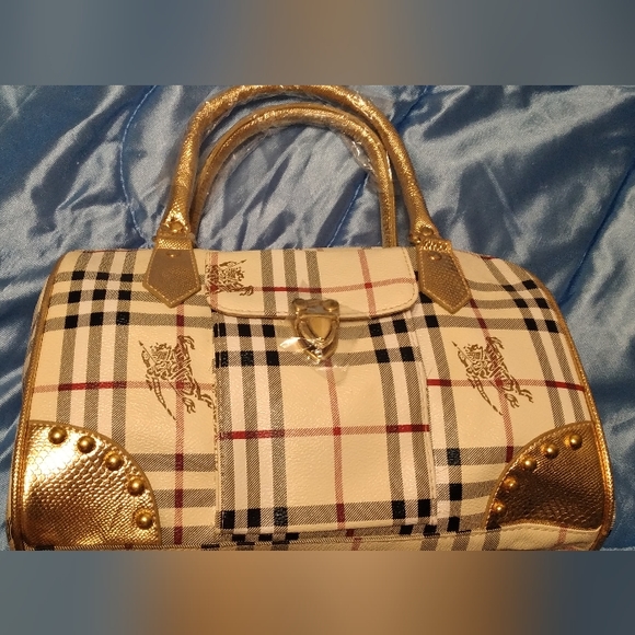 Cream Coloured Women's Purse - Picture 3 of 3